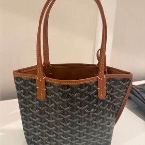 Stylish Black and Tan Tote
